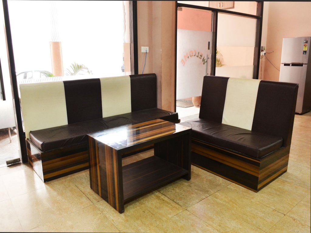 Empire Inn By Oyo Rooms,Near Elante Mall,2 star