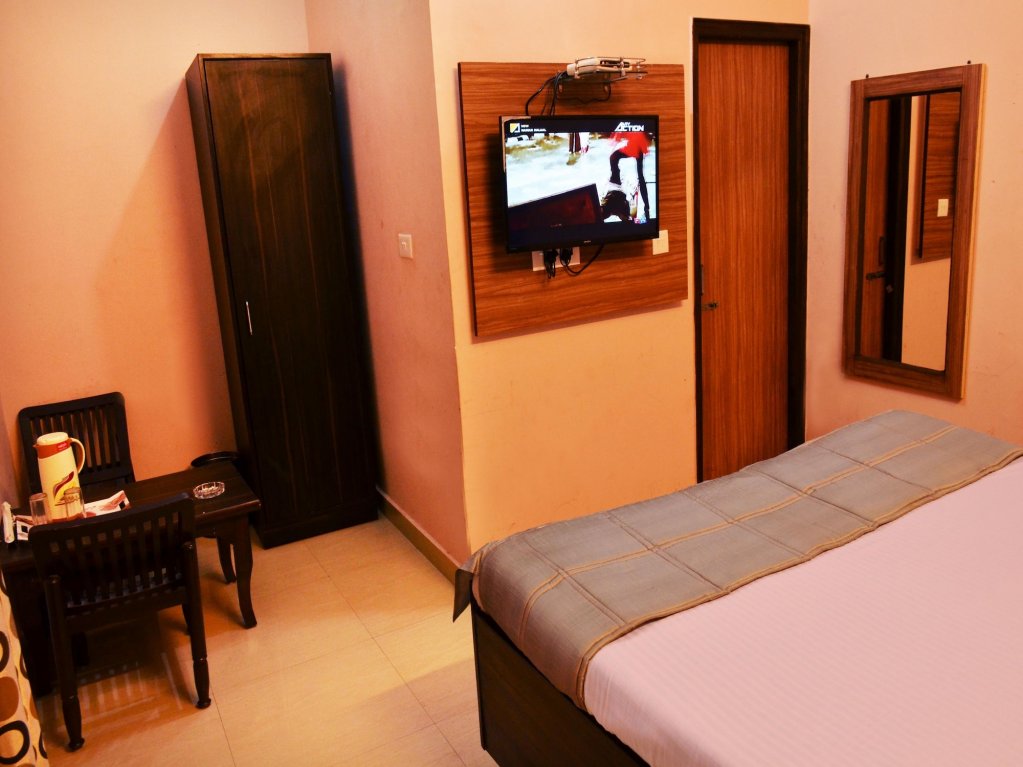 Empire Inn By Oyo Rooms,Near Elante Mall,2 star