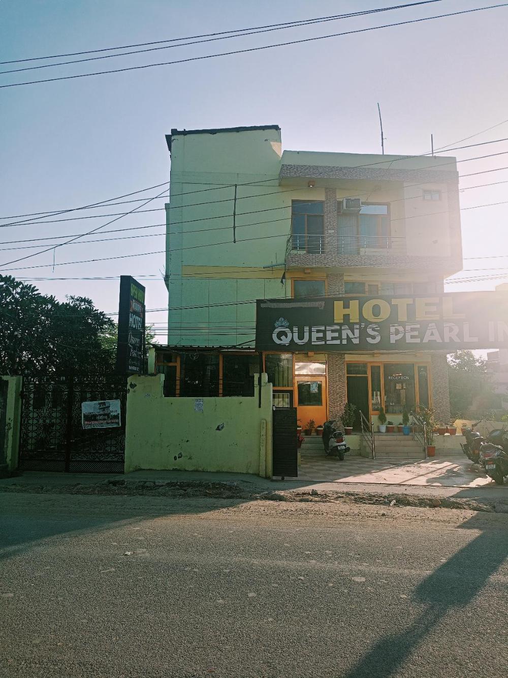 hotel queens pearl inn