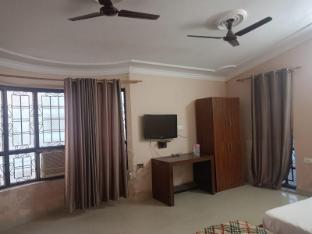 hotel queens pearl inn