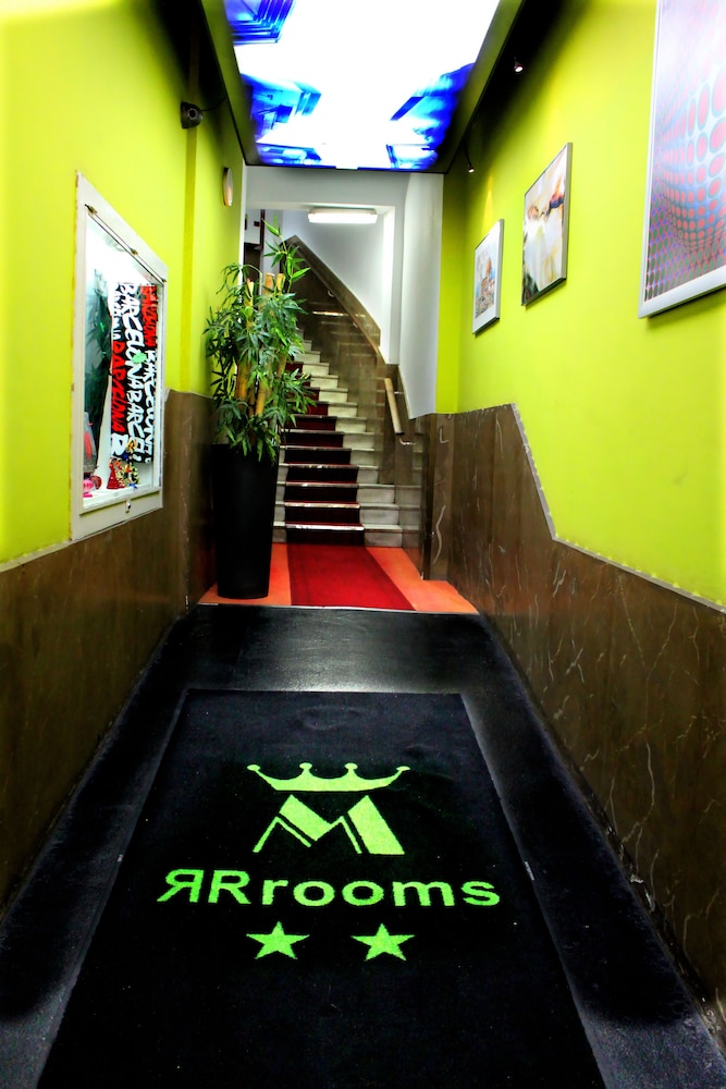 hostal raval rooms
