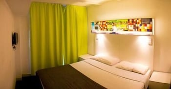 hostal raval rooms