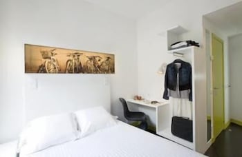 hostal raval rooms