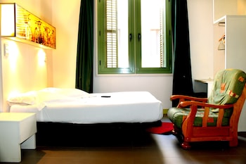 hostal raval rooms