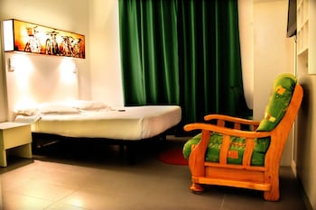 hostal raval rooms