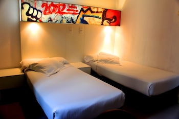 hostal raval rooms