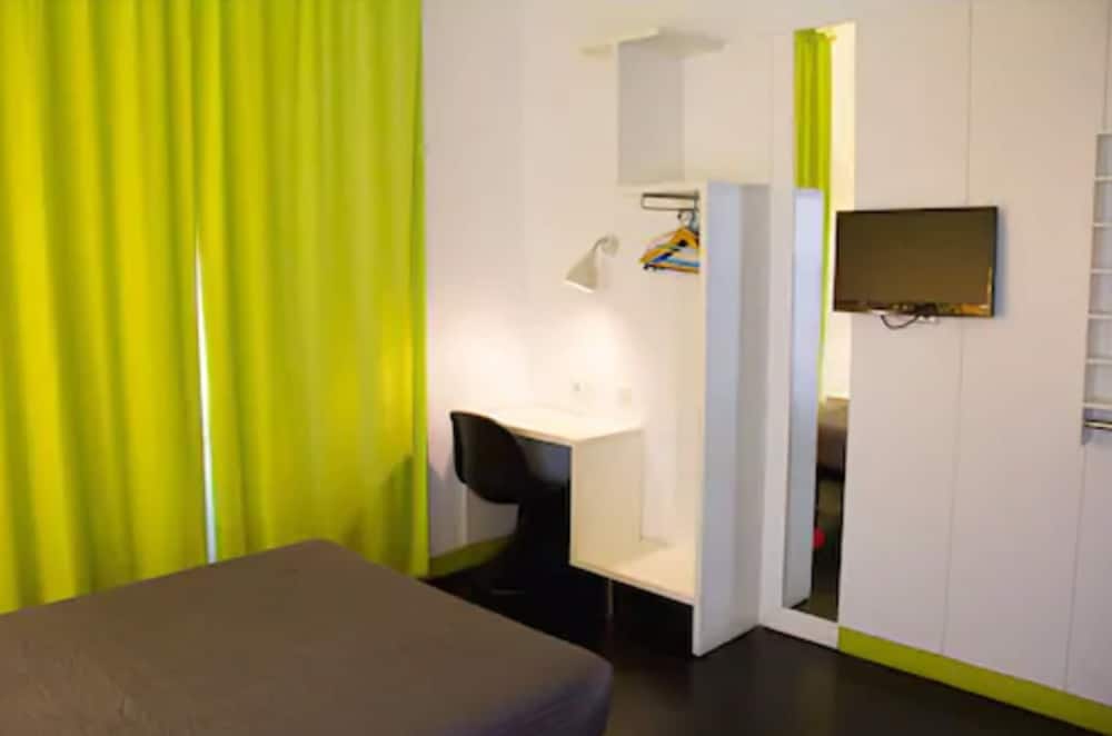 hostal raval rooms