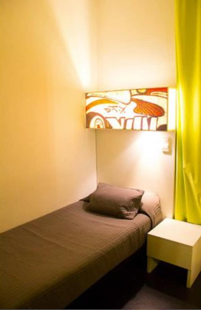 hostal raval rooms