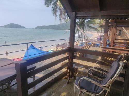 royal wood beach resort