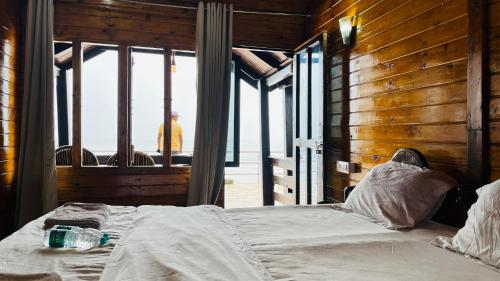 royal wood beach resort