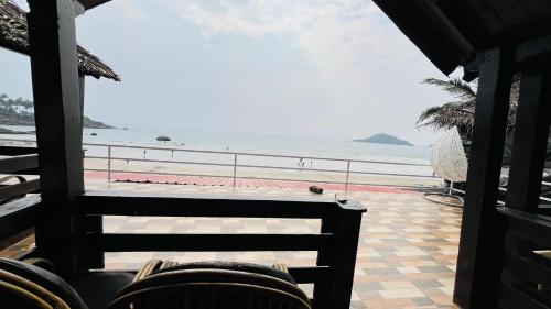 royal wood beach resort