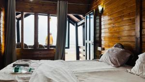 royal wood beach resort