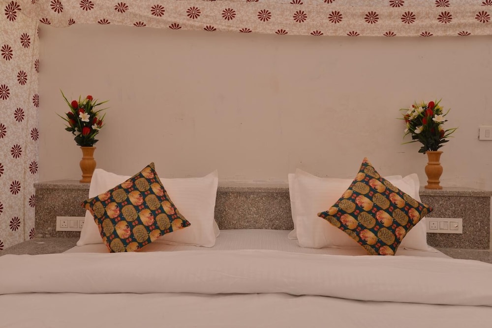 desert overnight camp and resort jaisalmer