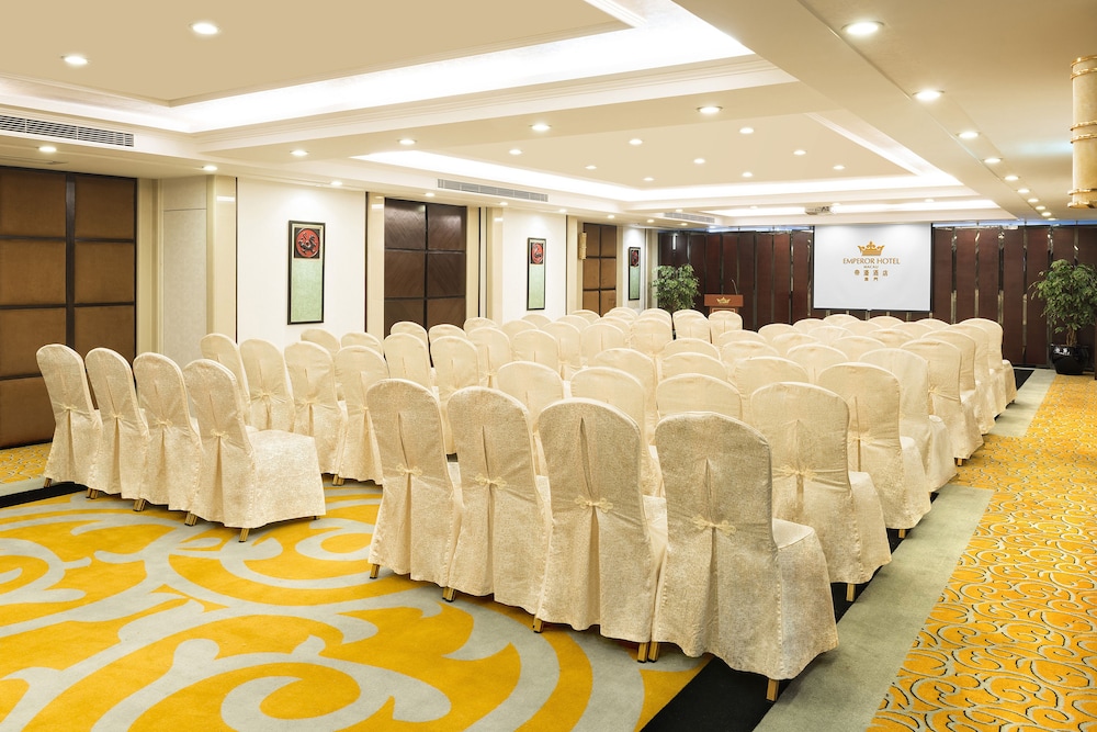 hotel emperor macau