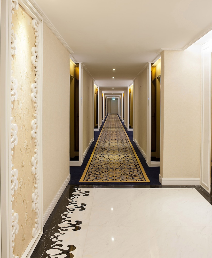 hotel emperor macau