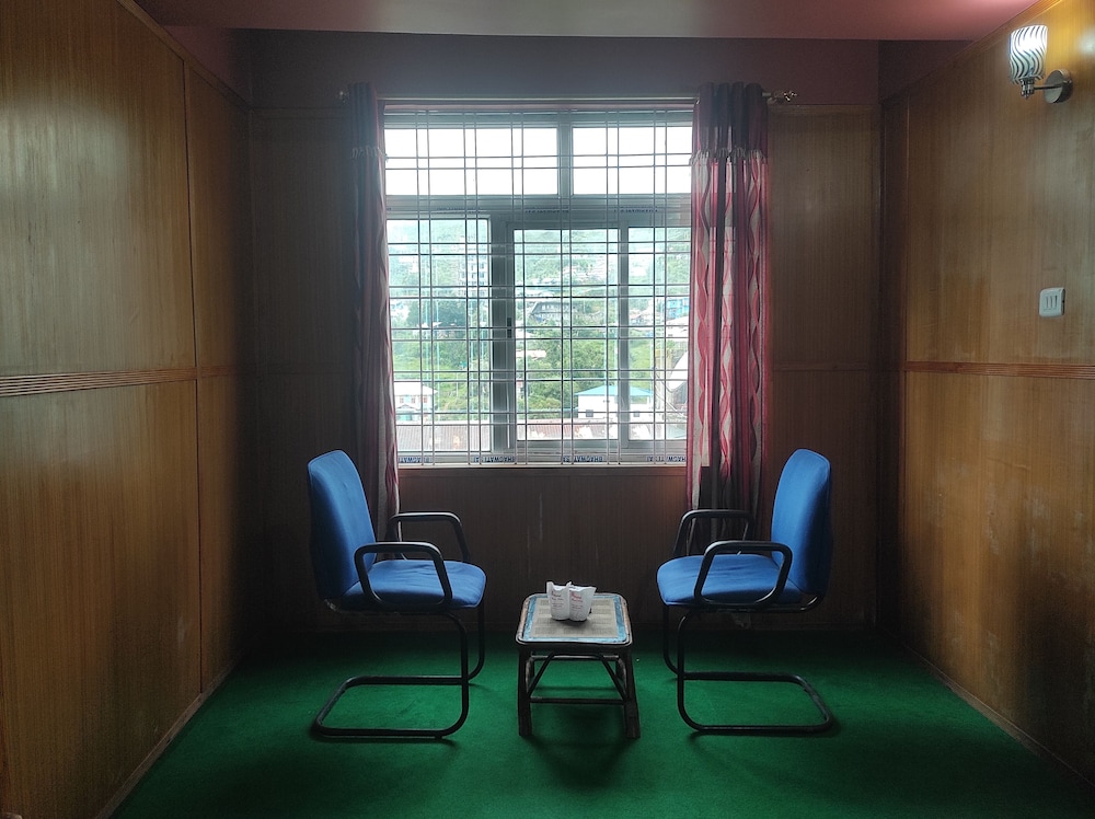 Hotel Tawang Holiday,Old Market,2 star