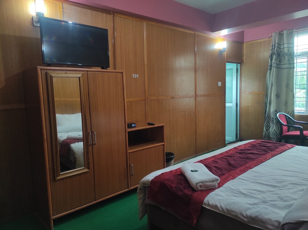 Hotel Tawang Holiday,Old Market,2 star