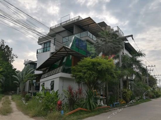 chalay montas hip hotel hua hin