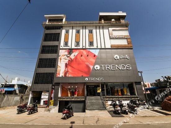 Sr Grand Hotel,Stop At Oyo 15957 Sr Grand To Discover The Wonders Of Vijayawada. The Property Offers Guests A Range,2 star