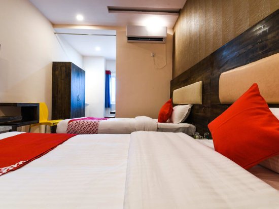 Sr Grand Hotel,Stop At Oyo 15957 Sr Grand To Discover The Wonders Of Vijayawada. The Property Offers Guests A Range,2 star