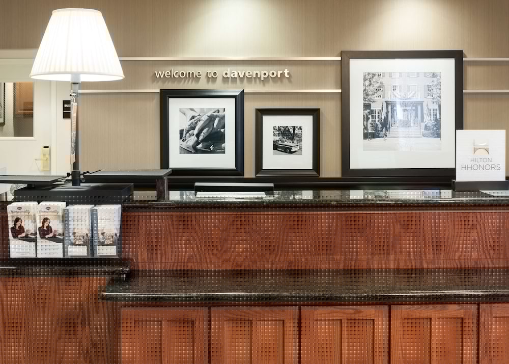 hampton inn and suites davenport
