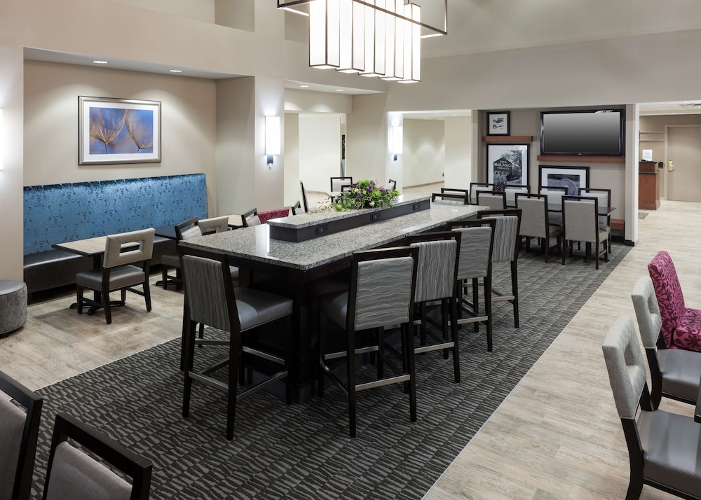 hampton inn and suites davenport