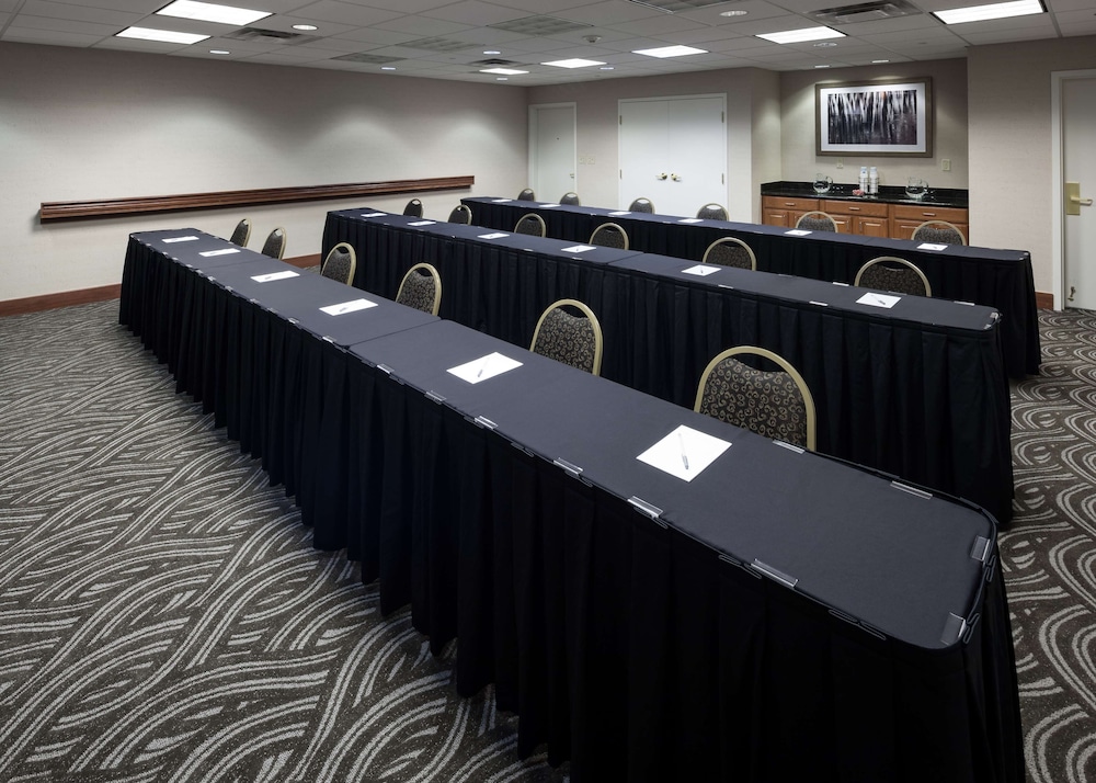 hampton inn and suites davenport