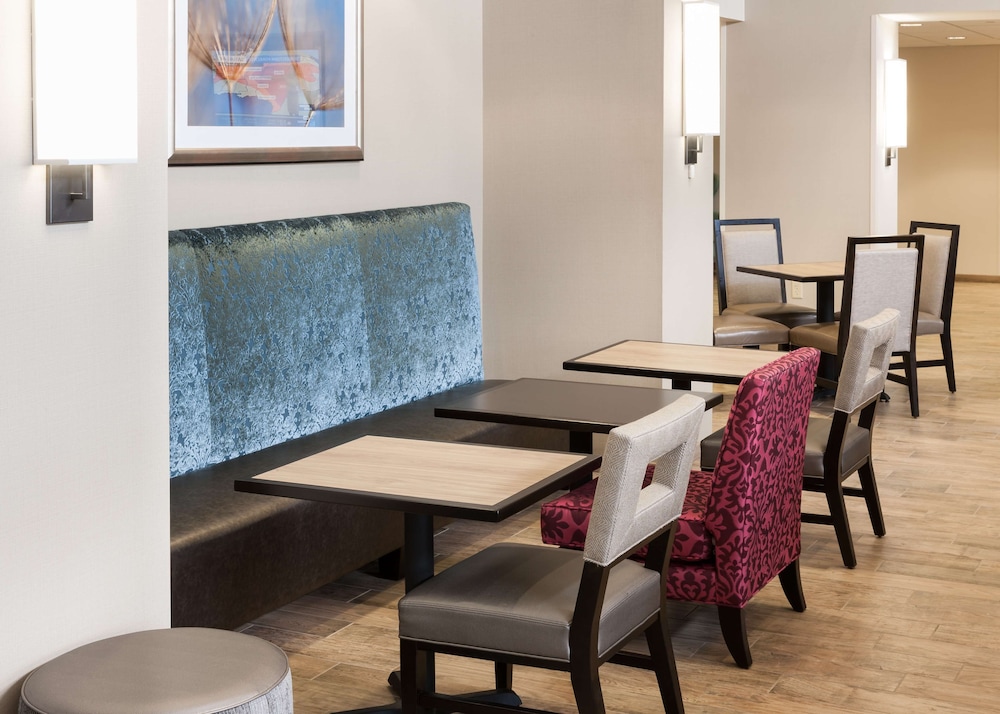 hampton inn and suites davenport