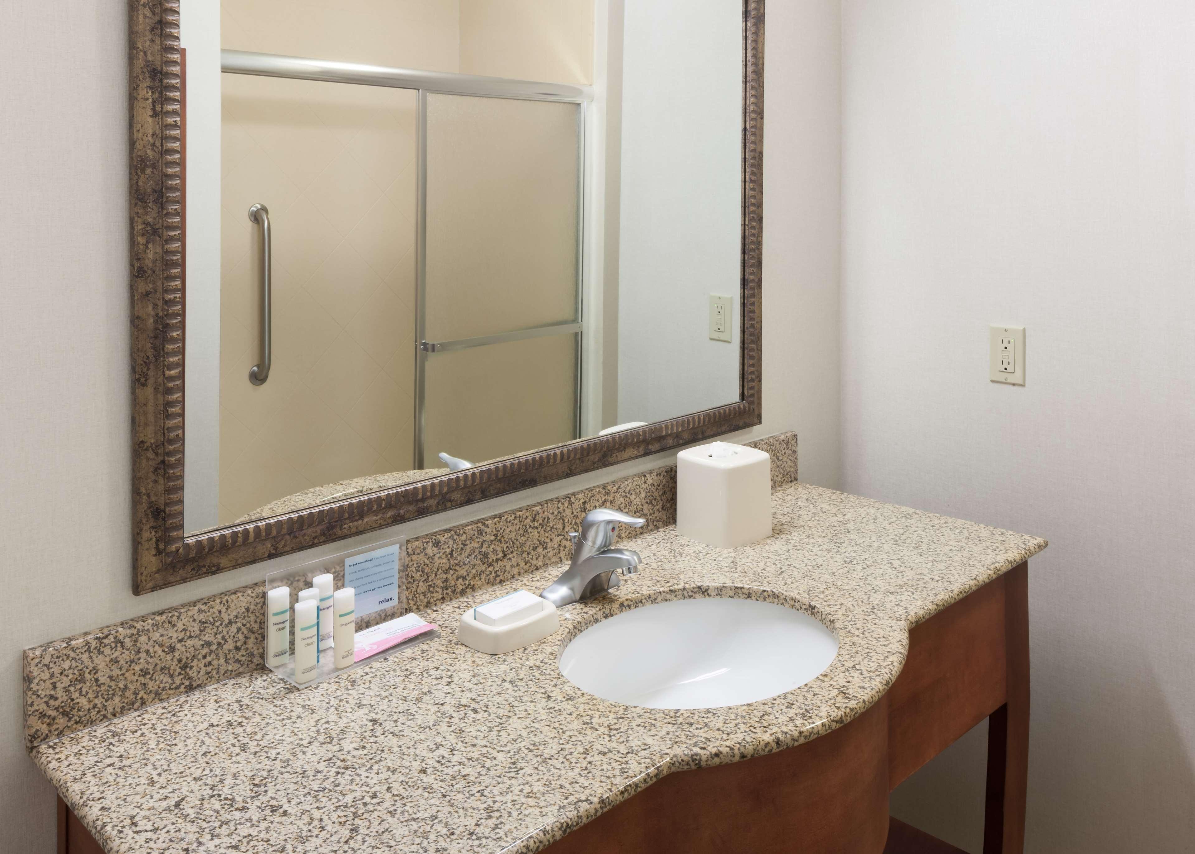 hampton inn and suites davenport