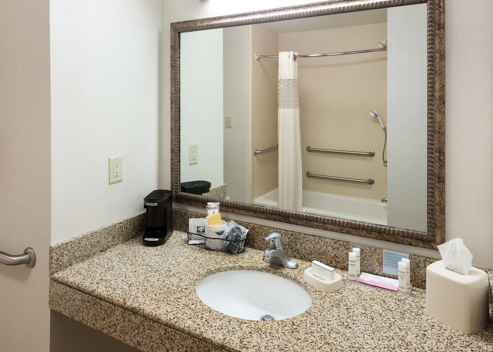 hampton inn and suites davenport