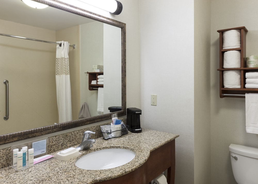 hampton inn and suites davenport