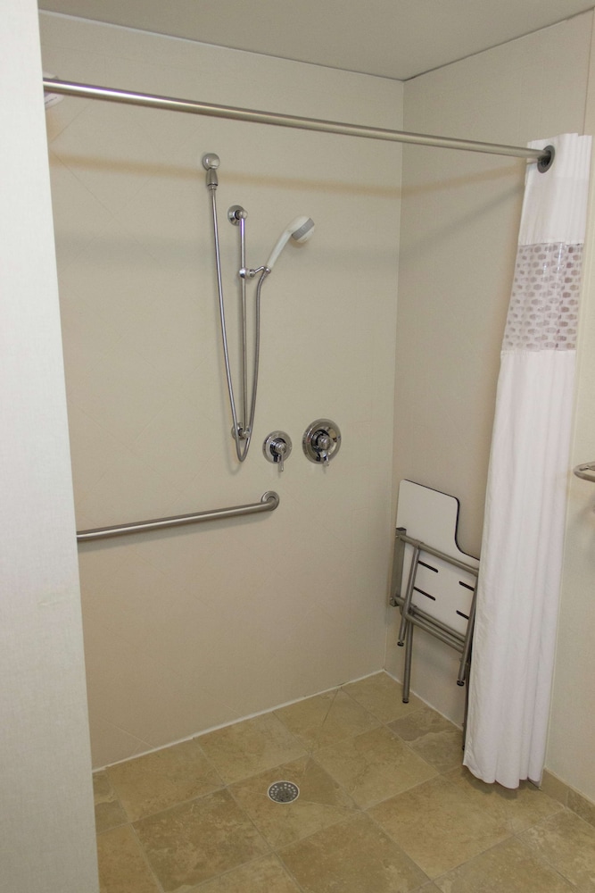 hampton inn and suites davenport