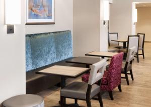 hampton inn and suites davenport