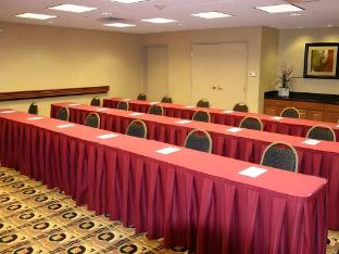 hampton inn and suites davenport