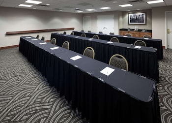 hampton inn and suites davenport