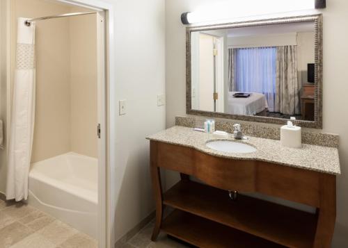 hampton inn and suites davenport