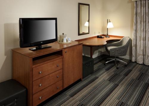 hampton inn and suites davenport