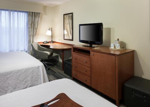 hampton inn and suites davenport