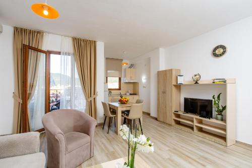 arvala lux apartments