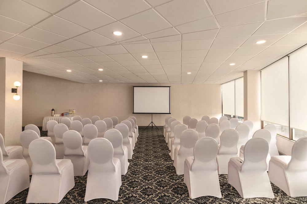 holiday inn philadelphia arpt stadium area by ihg