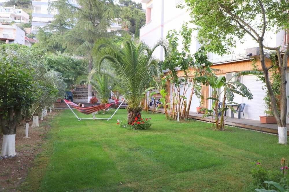 villa green garden