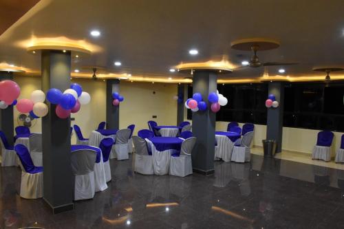 Luxury Inn,Chakradharpur>>Chaibasa,3 star