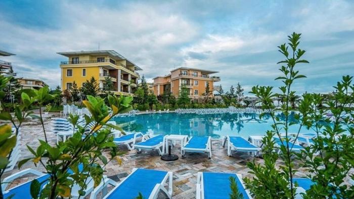 dreamland apartments oasis