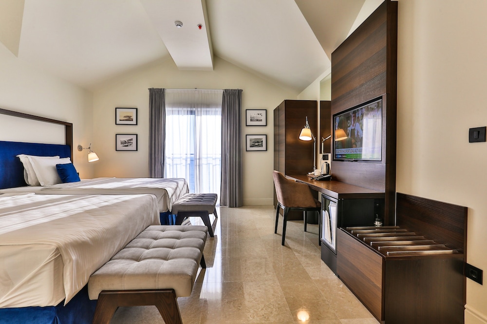 hotel california by aycon