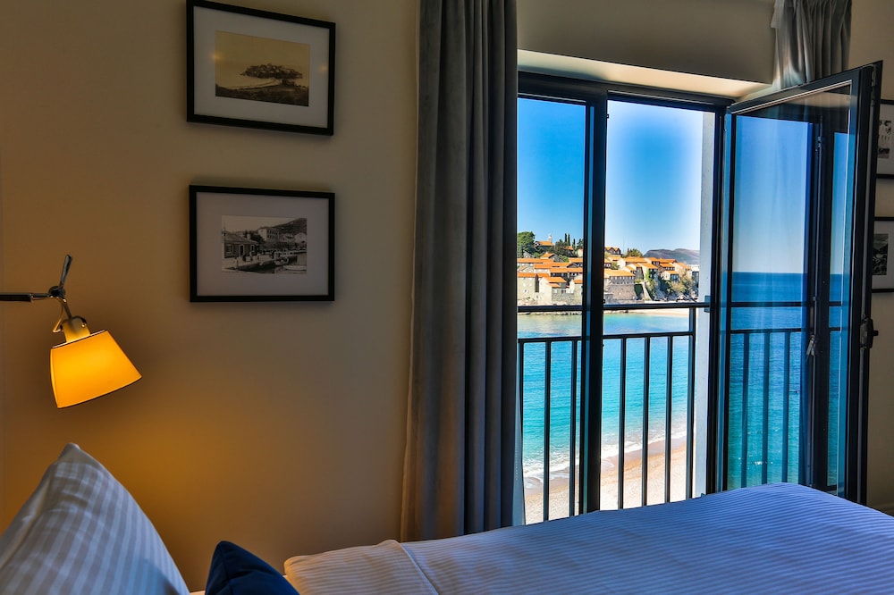 hotel california by aycon