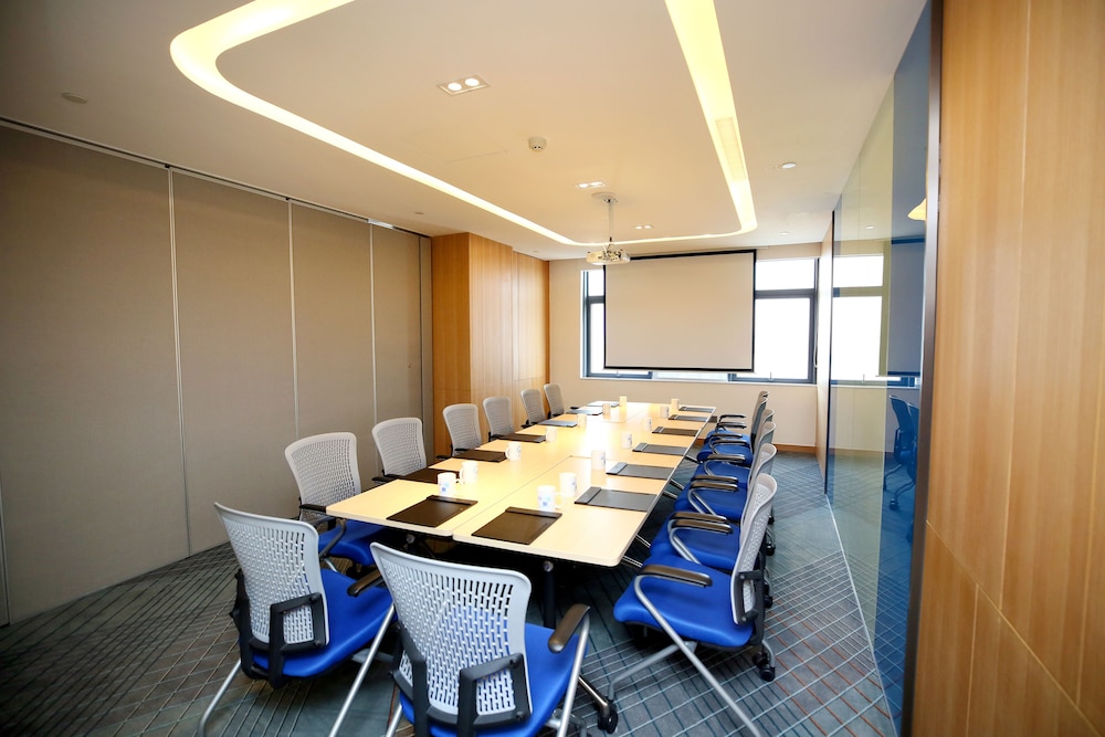 holiday inn express chengdu north railway station an ihg hotel