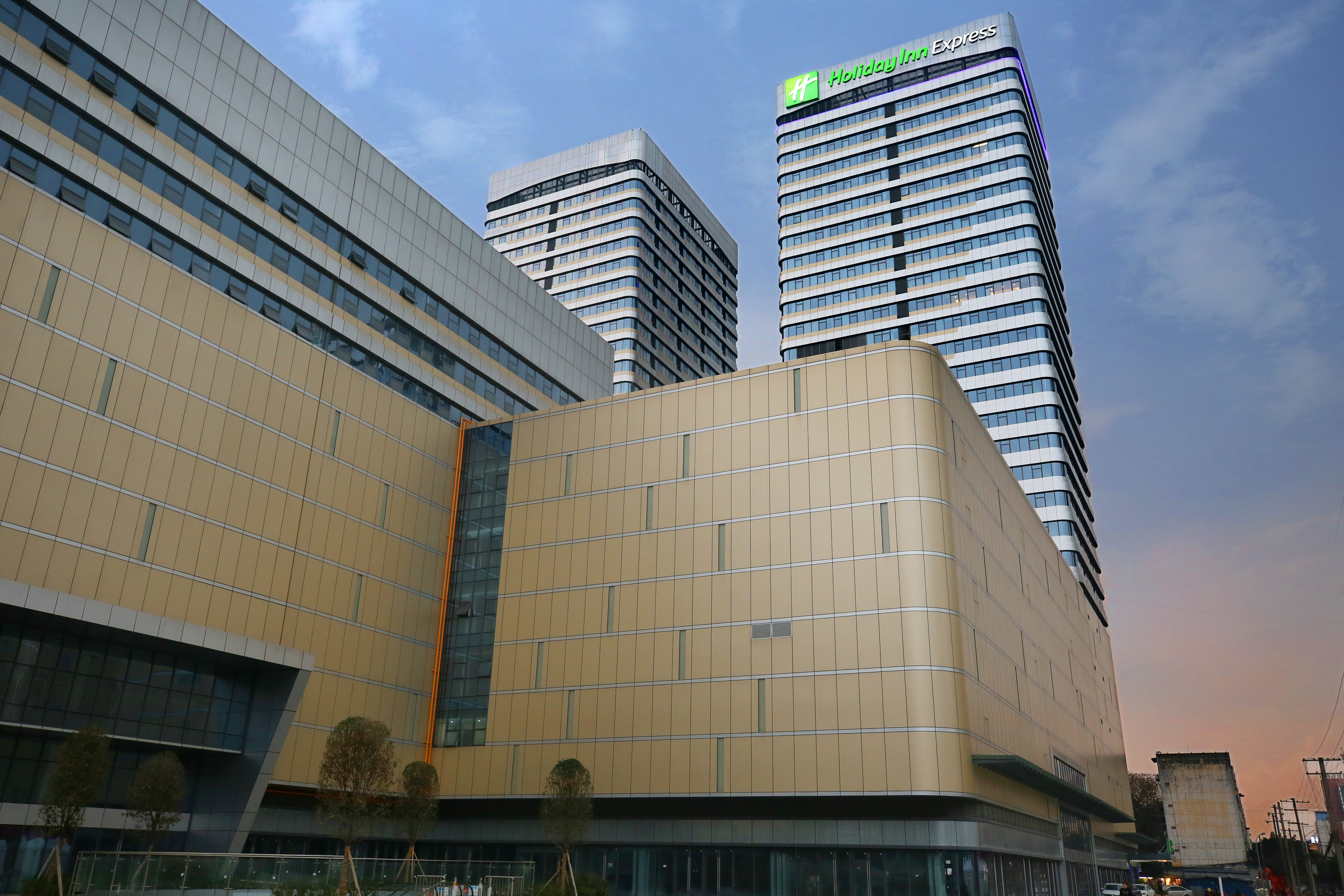 holiday inn express chengdu north railway station an ihg hotel