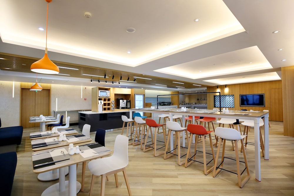 holiday inn express chengdu north railway station an ihg hotel