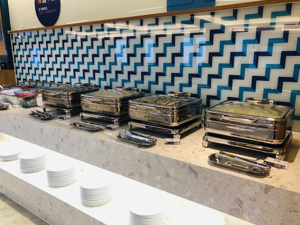 holiday inn express chengdu north railway station an ihg hotel