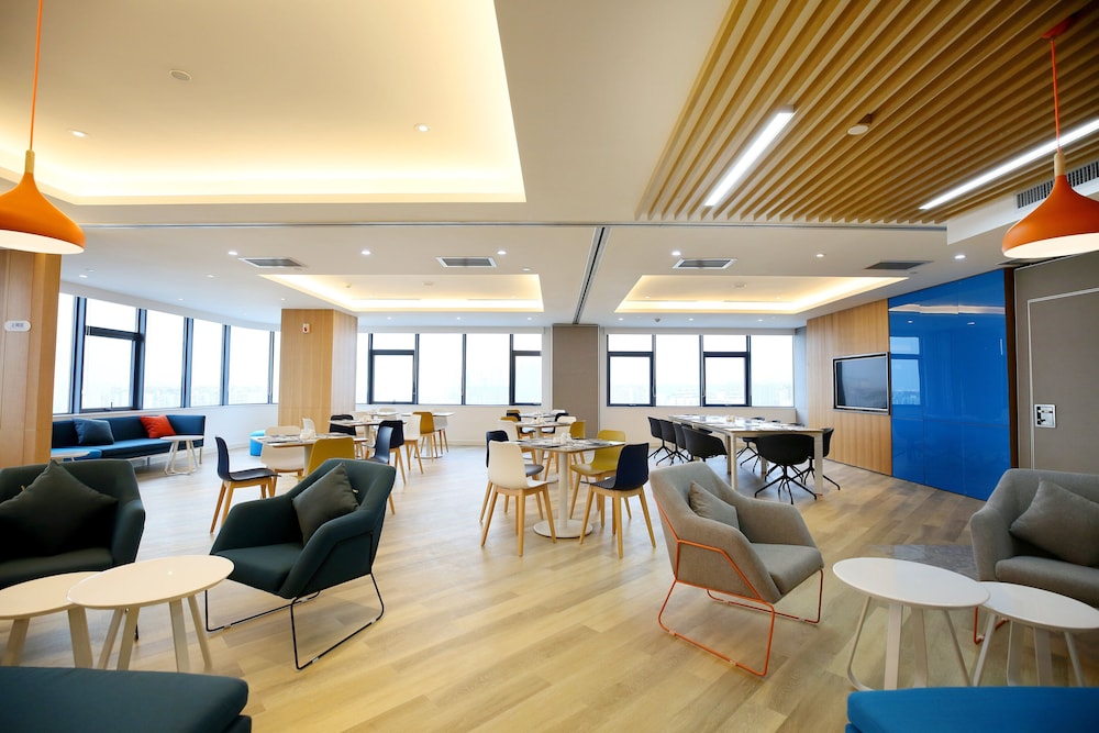 holiday inn express chengdu north railway station an ihg hotel